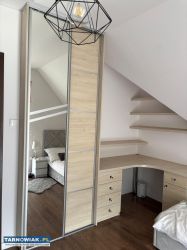 Szafa wnękowa z biurkiem i półkami - Obrazek 1