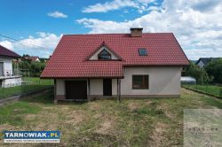 Przestronny dom z garażem i działką 11 arów! - Obrazek 1