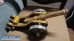 armata z mosiądzu boki drewno - Obrazek 1