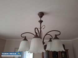 fotel skórzany telewizor żyrandol krzesła - Obrazek 3