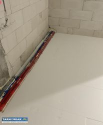 Rozkładanie styropianu pod wylewki - Obrazek 2