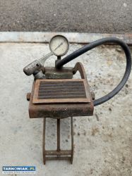 pompka nożna retro z manometrem - Obrazek 1