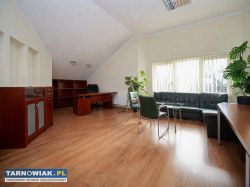 Lokal 180m2 z parkingiem - Obrazek 1