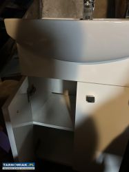 Szafka z umywalka i bateria - Obrazek 1