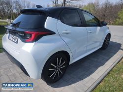 Yaris 2022r bogata wersja hybryda - Obrazek 2