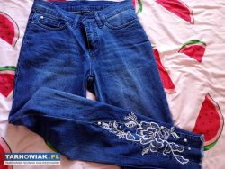 Jeansy rurki S z haftem i perłami - Obrazek 1