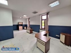 Lokal 49 m2 w centrum z parkingiem - Obrazek 2