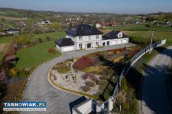 Wyjątkowa willa z dużą zagospodarowaną działką - Obrazek 2