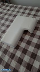 Poduszka w kształcie litery L z wycięciem na rękę - Obrazek 2