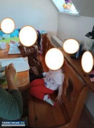 Drewniany stół, ława i 4 krzesła – komplet do kuch - Obrazek 3