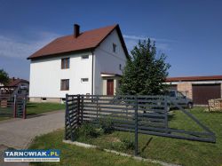 Sprzedam dom (parter, 1 piętro i poddasze) - Obrazek 1