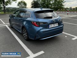 Corolla kombi 1.8 hybryda e21 2022 rok salon pl - Obrazek 4