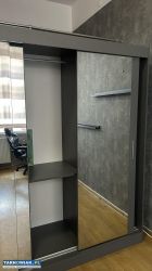 Duża przesuwna szafa z lustrami - Obrazek 3