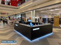 Sprzedawca na wyspie Samsung w Gemini Park - Obrazek 2