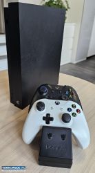 Xbox one x 1tb + 2 pady+ stacja dokująca 100% spra - Obrazek 1