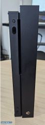 Xbox one x 1tb + 2 pady+ stacja dokująca 100% spra - Obrazek 3