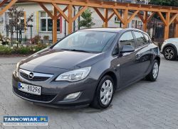Opel astra j cosmo 1.6 benz 115km navi! klima! - Obrazek 1