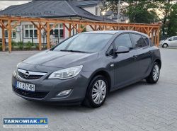 Opel Astra J Hatchback 1.4 Benz Niski Przebieg! - Obrazek 1
