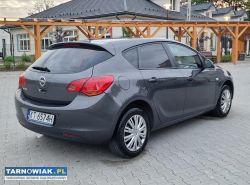 Opel Astra J Hatchback 1.4 Benz Niski Przebieg! - Obrazek 3