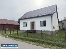 Dom z budynkami gospodarczymi - Obrazek 1