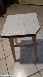 Klasyczny taboret drewniany - Obrazek 4